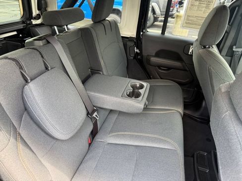Used 2025 Jeep Wrangler Unlimited Sahara AWD/4WD image 57