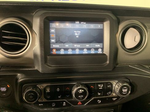 Used 2022 Jeep Wrangler Unlimited Sport image 27