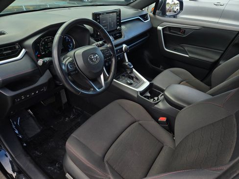 Used 2021 Toyota RAV4 SE w/ Weather & Moonroof Package AWD/4WD image 7