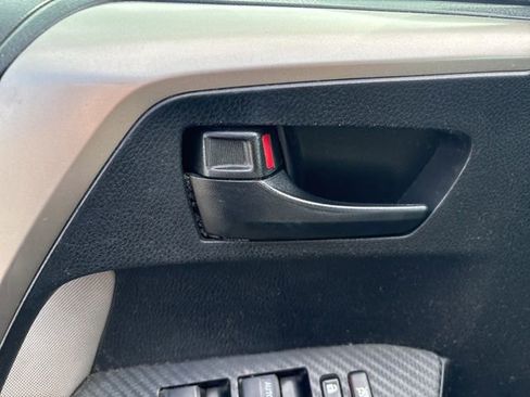 Used 2015 Toyota RAV4 LE AWD/4WD image 14
