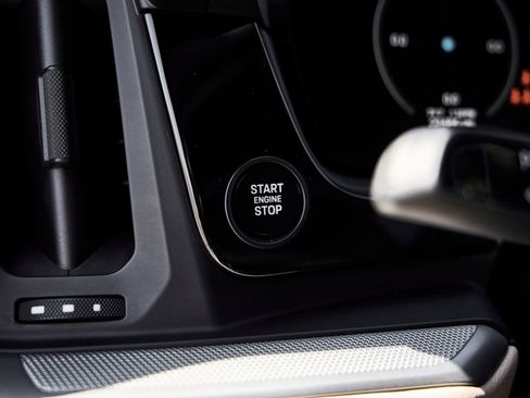 Used 2025 Porsche Cayenne AWD/4WD image 50