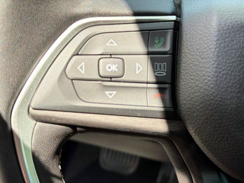 Used 2025 Jeep Grand Cherokee Limited w/ Luxury Tech Group II AWD/4WD image 16