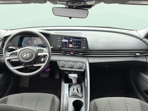 Certified 2025 Hyundai Elantra SE FWD image 16