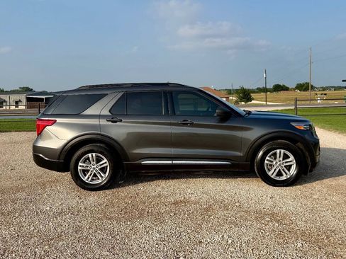 Used 2020 Ford Explorer XLT RWD image 5
