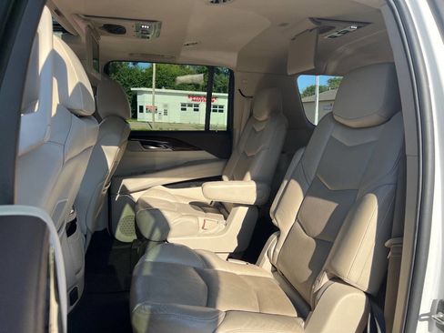 Used 2017 Cadillac Escalade ESV Luxury image 20