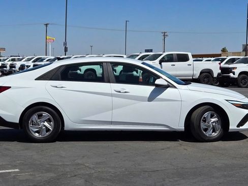 Used 2026 Hyundai Elantra SE FWD image 3