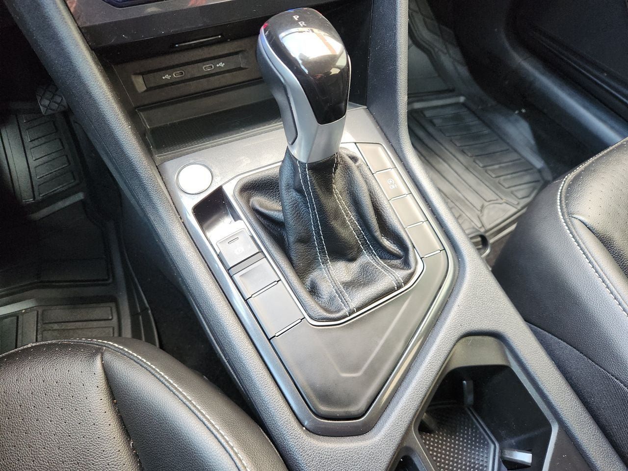Used 2024 Volkswagen Tiguan SE FWD image 15