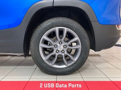 Used 2024 GMC Terrain SLT image 28