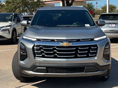 Used 2025 Chevrolet Equinox LT AWD/4WD image 2