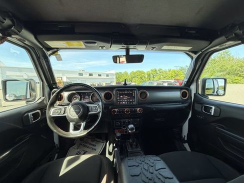 Used 2023 Jeep Gladiator Mojave w/ Cold Weather Group AWD/4WD image 21