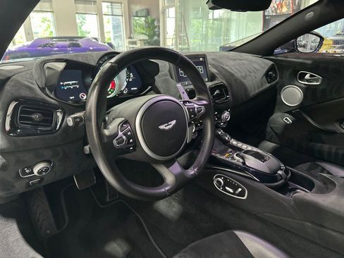 Used 2019 Aston Martin V8 Vantage Coupe RWD image 56