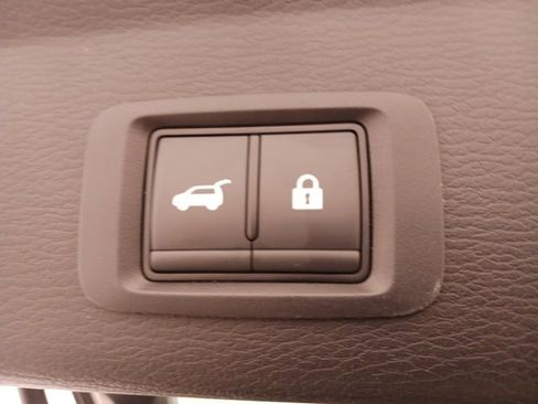 Used 2025 Mitsubishi Outlander SE image 31