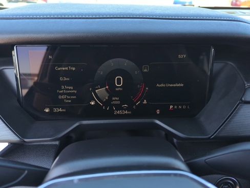 Used 2024 GMC Acadia Elevation image 10