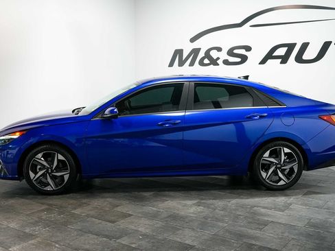 Used 2023 Hyundai Elantra Limited FWD image 3
