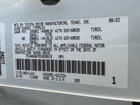Used 2024 Toyota Sequoia Platinum AWD/4WD image 33