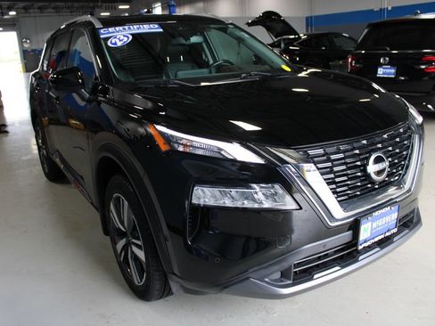 Used 2023 Nissan Rogue SL w/ SL Premium Package FWD image 3