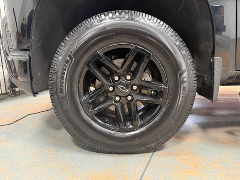 Used 2019 Chevrolet Silverado 1500 LT Trail Boss AWD/4WD image 9