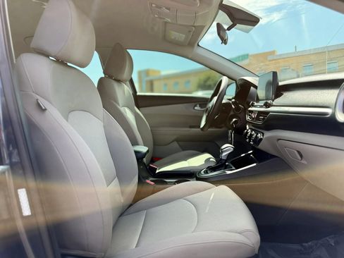 Used 2020 Kia Forte LXS FWD image 23