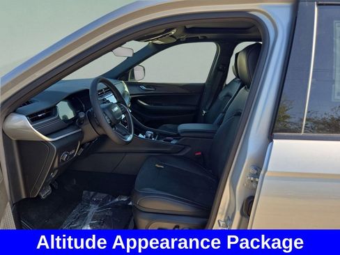 New 2025 Jeep Grand Cherokee Altitude RWD image 10
