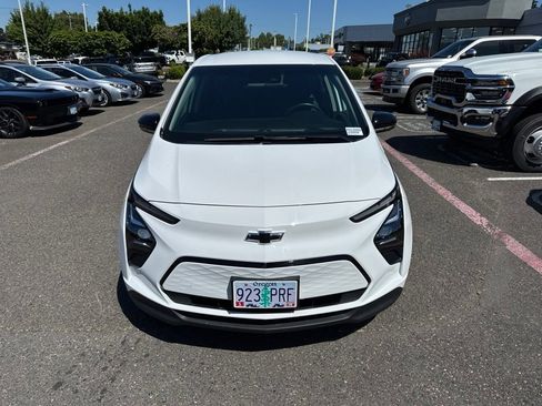 Used 2023 Chevrolet Bolt LT w/ Infotainment Package FWD image 2