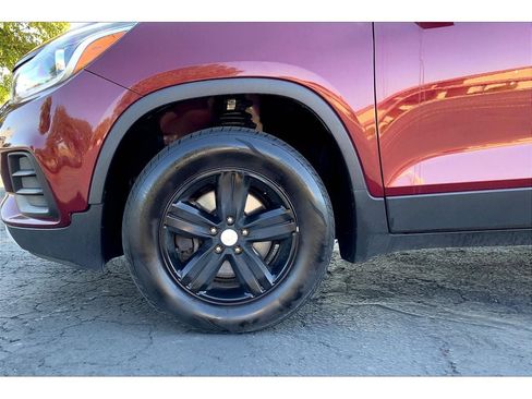 Used 2017 Chevrolet Trax LT image 9