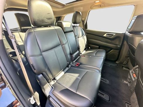 Used 2019 Nissan Pathfinder Platinum image 32