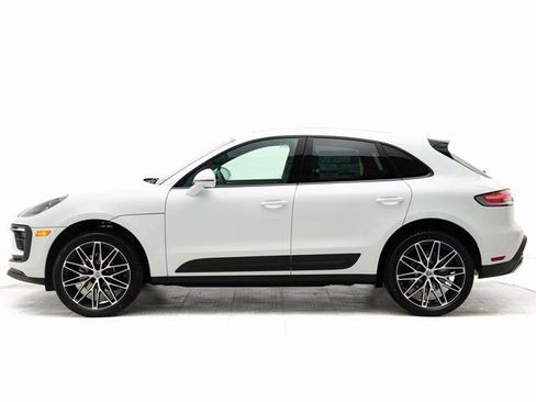 Certified 2025 Porsche Macan image 2