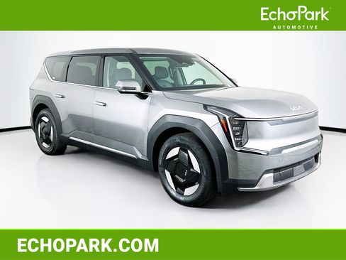 Used 2024 Kia EV9 Light RWD image 1