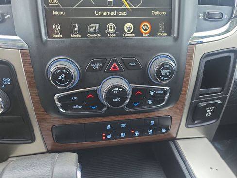 Used 2013 RAM 1500 Laramie w/ Convenience Group image 19