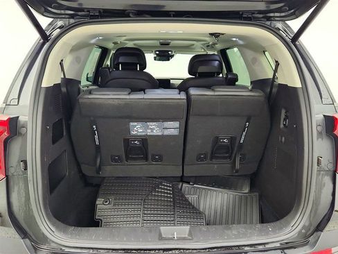 Used 2025 Kia Carnival SX Prestige image 24