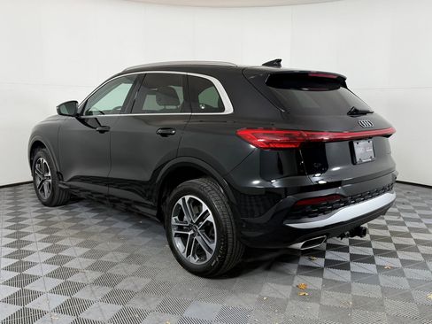 Certified 2025 Audi Q5 Premium w/ Convenience Package image 3