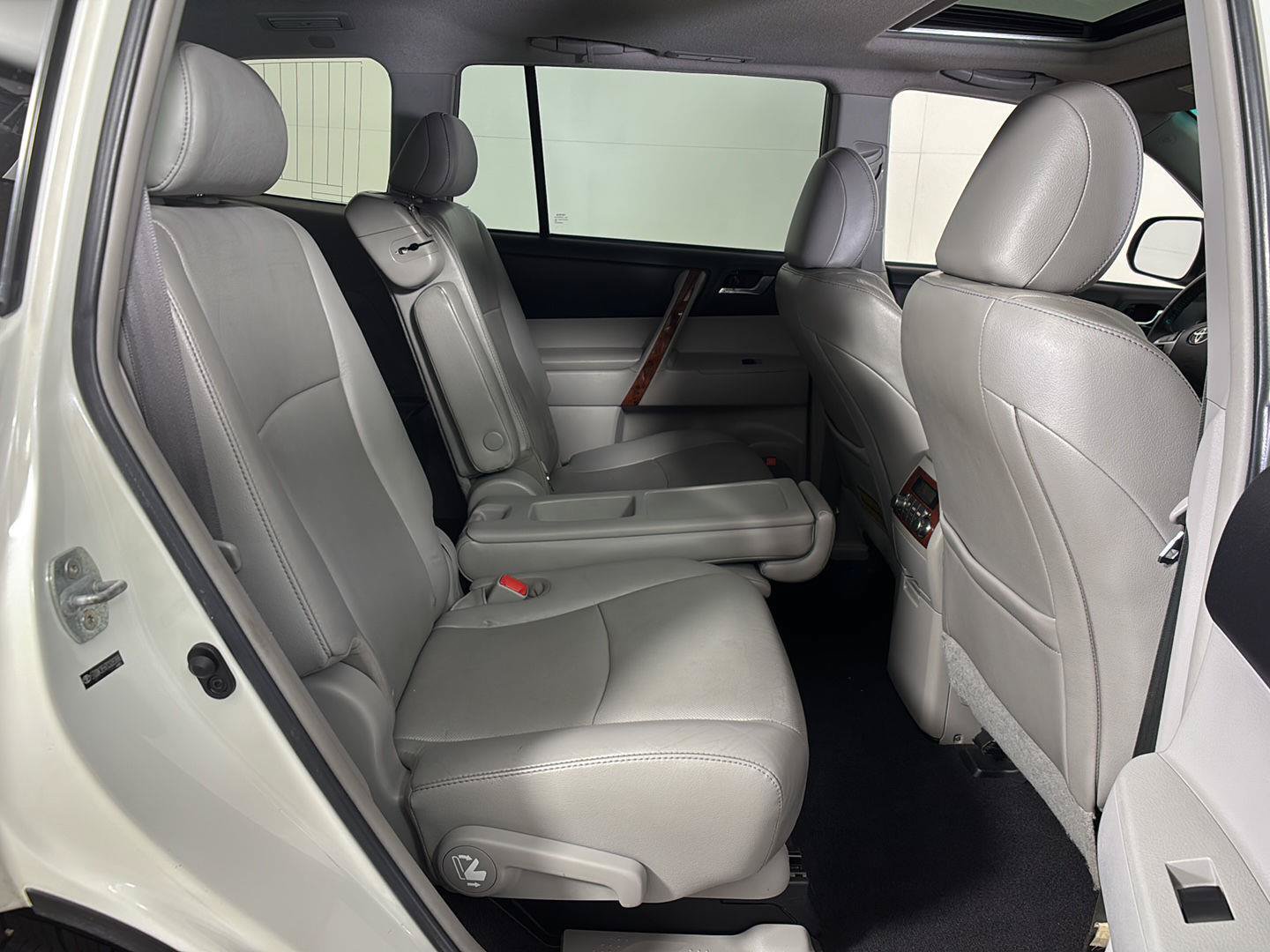 Used 2012 Toyota Highlander Limited w/ Tow Pkg AWD/4WD image 17