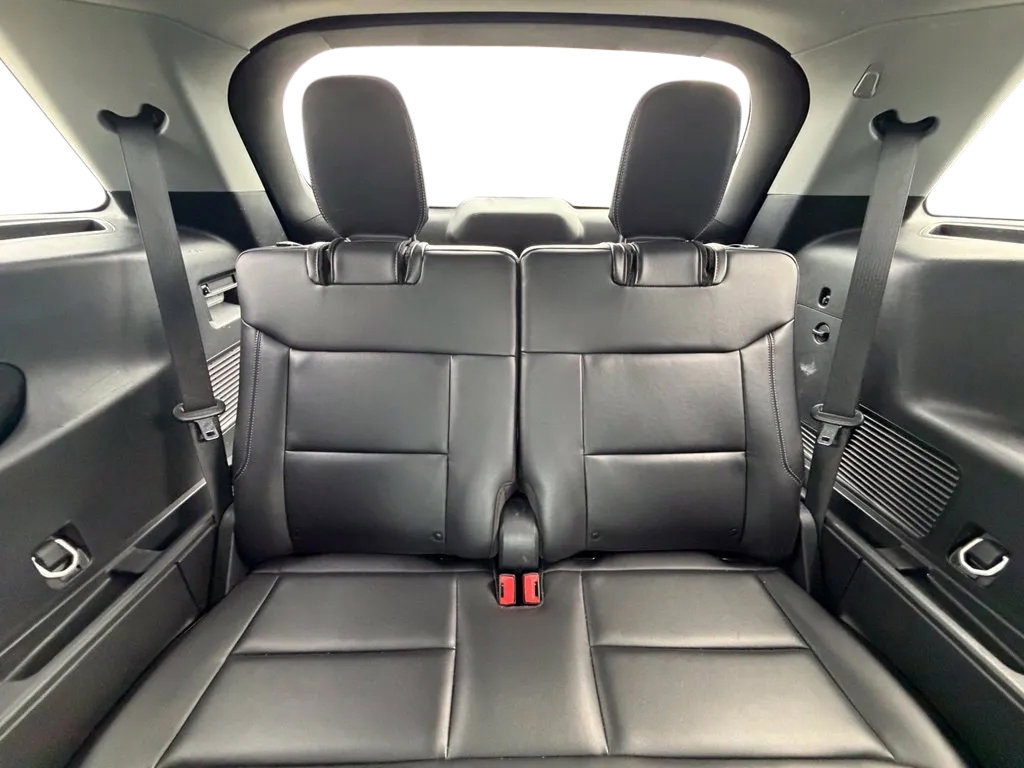 Used 2024 Ford Explorer XLT AWD/4WD image 31