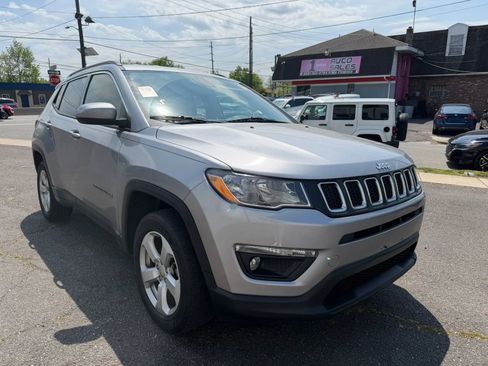 Used 2018 Jeep Compass Latitude AWD/4WD image 2
