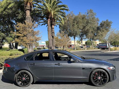 Used 2017 Jaguar XF S image 17