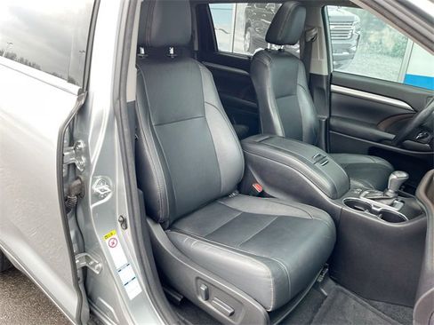 Used 2018 Toyota Highlander XLE image 27