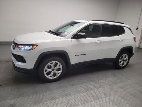 Used 2025 Jeep Compass Latitude w/ Sun & Sound Group AWD/4WD image 2