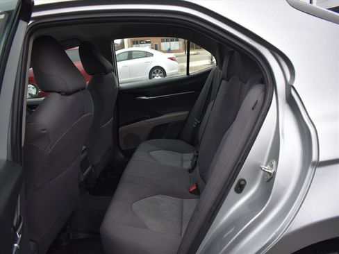 Used 2020 Toyota Camry LE image 11