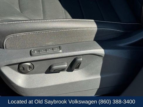 Certified 2025 Volkswagen Atlas Cross Sport SEL R-Line AWD/4WD image 32