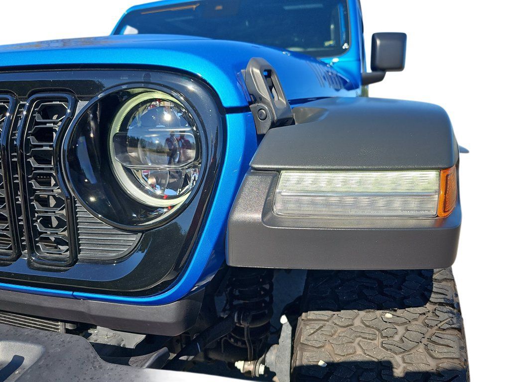 Used 2025 Jeep Wrangler Unlimited Sport AWD/4WD image 32