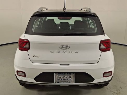 New 2026 Hyundai Venue SEL FWD image 5