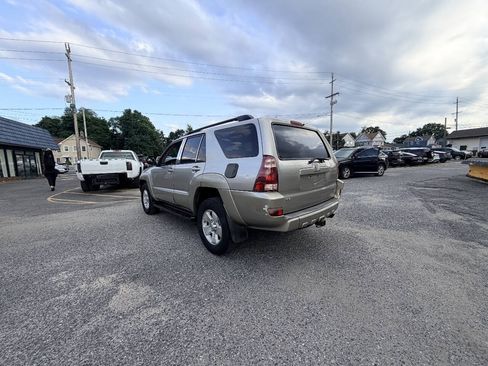 Used 2004 Toyota 4Runner SR5 AWD/4WD image 29