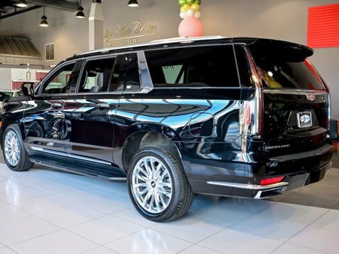Used 2023 Cadillac Escalade ESV Premium Luxury image 7