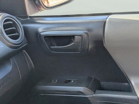 Used 2018 Toyota Tacoma SR image 36