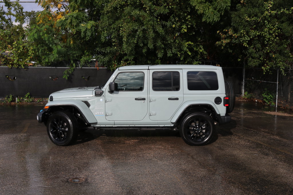 Used 2024 Jeep Wrangler Unlimited Sahara AWD/4WD image 2
