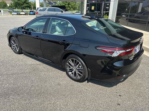 Used 2022 Toyota Camry XLE w/ Cold Weather Package FWD image 6