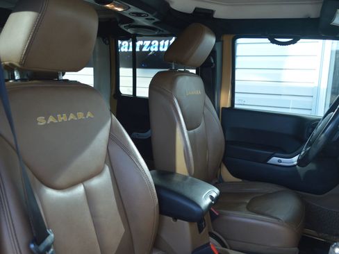 Used 2013 Jeep Wrangler Unlimited Sahara w/ Connectivity Group image 18