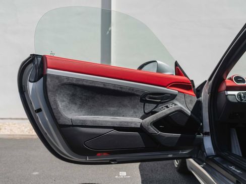 Used 2021 Porsche 718 Boxster Spyder RWD image 35