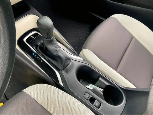 Used 2025 Toyota Corolla LE image 16