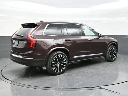 Used 2025 Volvo XC90 B5 Ultra AWD/4WD image 7